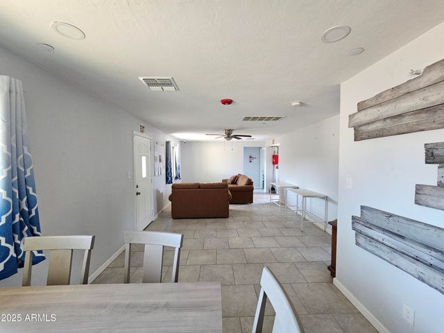 6013 W CLAREMONT Street, Glendale, AZ 85301