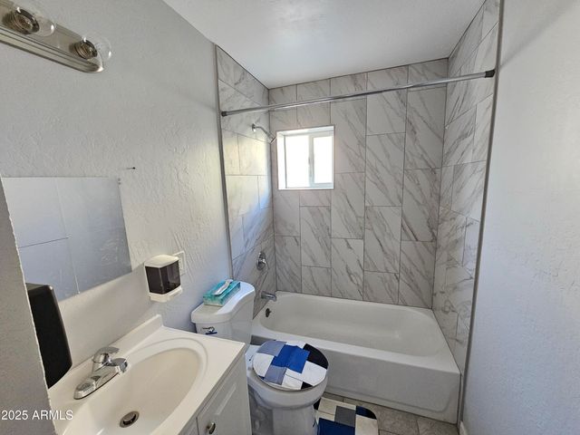 6013 W CLAREMONT Street, Glendale, AZ 85301