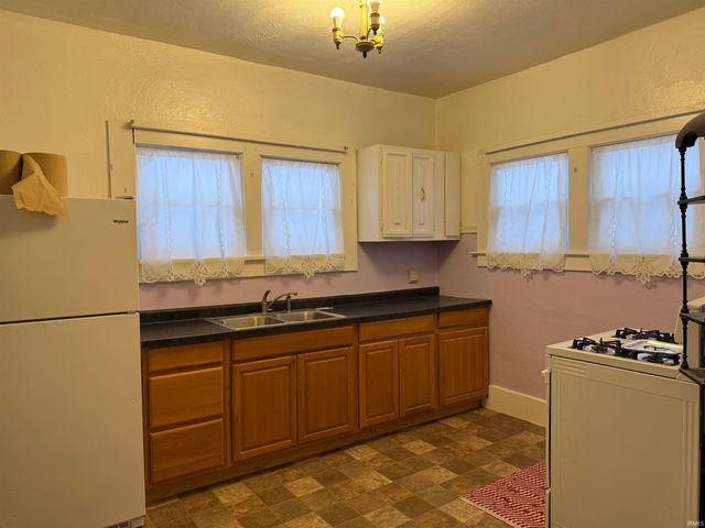 612 Mclean Street, Ligonier, IN 46767