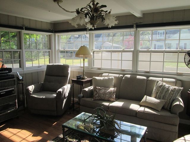 28 Clairmont Ave, Chicopee, MA 01013