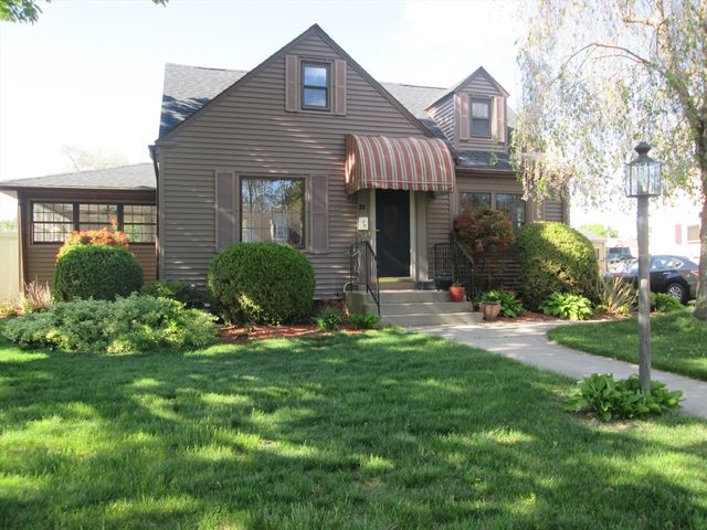 28 Clairmont Ave, Chicopee, MA 01013