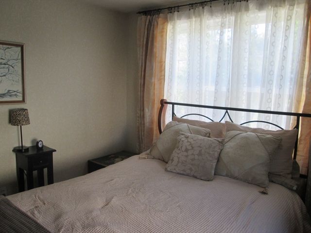 28 Clairmont Ave, Chicopee, MA 01013