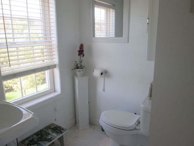 28 Clairmont Ave, Chicopee, MA 01013