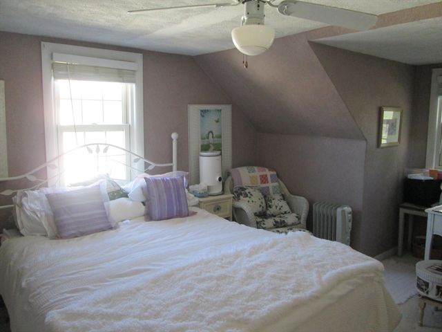28 Clairmont Ave, Chicopee, MA 01013