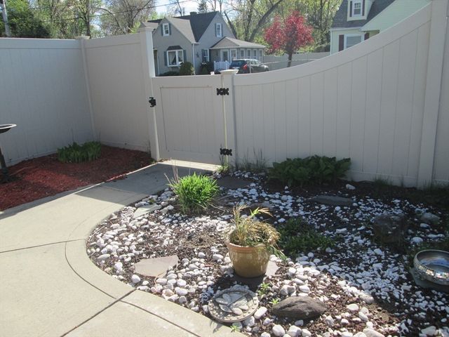 28 Clairmont Ave, Chicopee, MA 01013