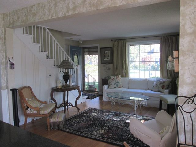 28 Clairmont Ave, Chicopee, MA 01013