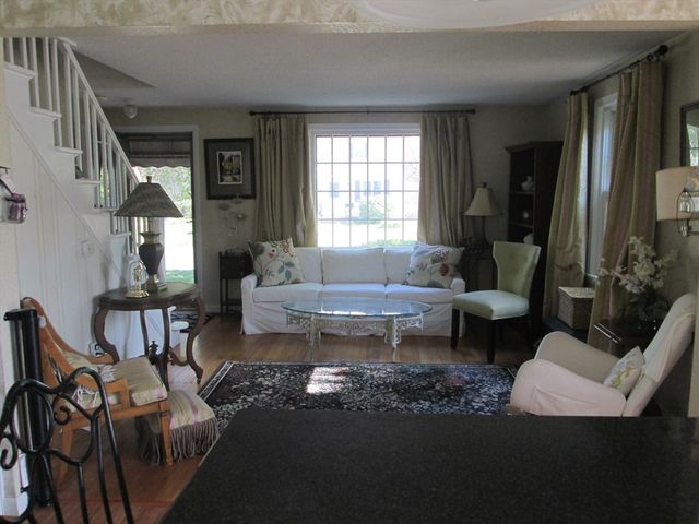 28 Clairmont Ave, Chicopee, MA 01013