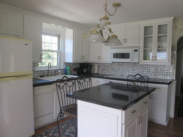28 Clairmont Ave, Chicopee, MA 01013