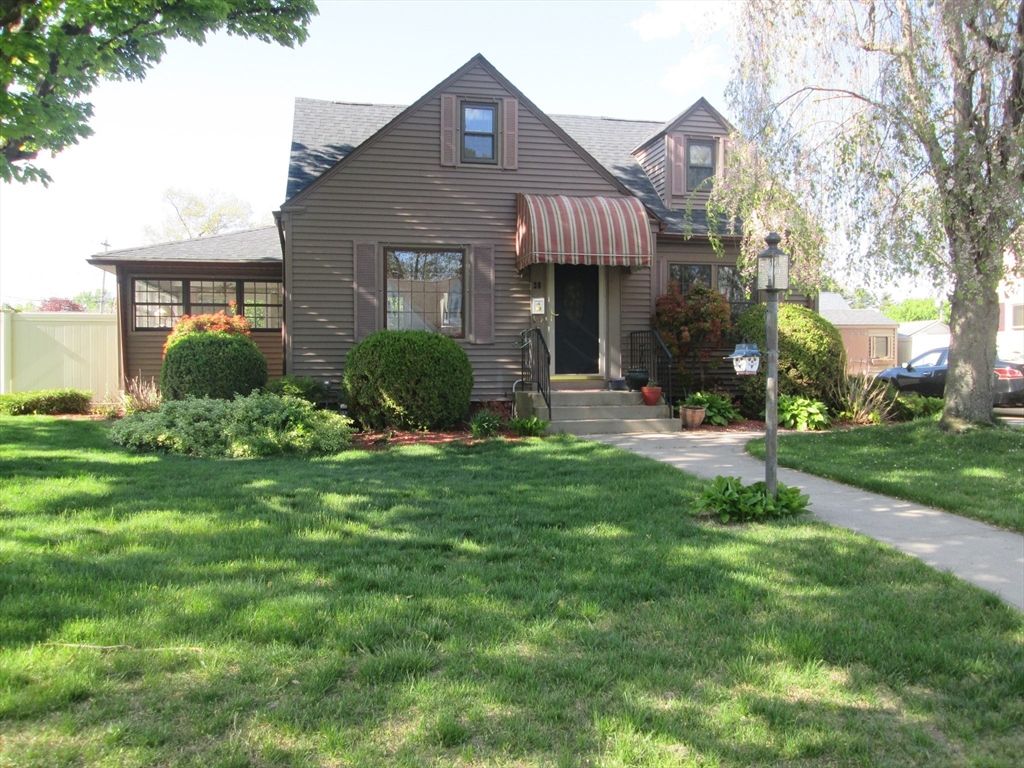 28 Clairmont Ave, Chicopee, MA 01013