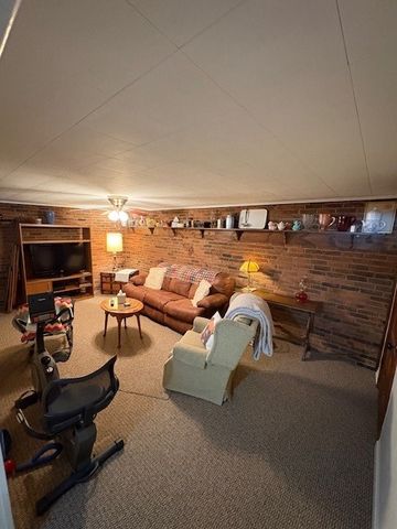 114 Wood Ln, Kiskiminetas Twp, PA 15618