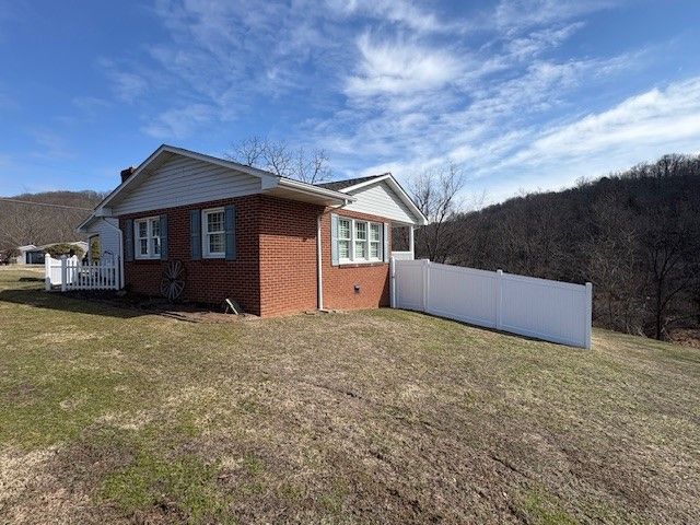 114 Wood Ln, Kiskiminetas Twp, PA 15618
