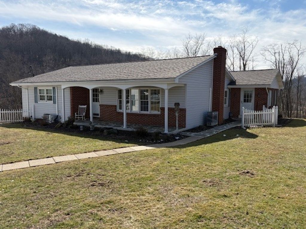 114 Wood Ln, Kiskiminetas Twp, PA 15618