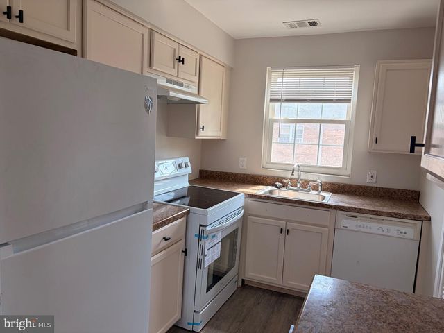 1294-D10 COOPER ST, Beverly, NJ 08010