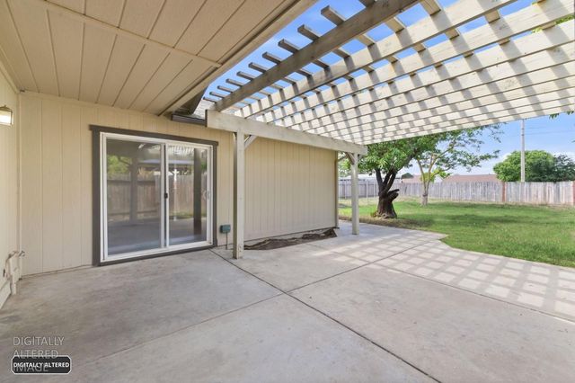 7632 Harmony Oaks Way, Sacramento, CA 95828