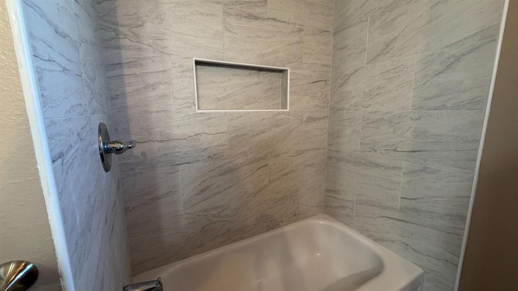 Image 14 of property listing at 2514 E Andrews Avenue, Fresno, CA 93726