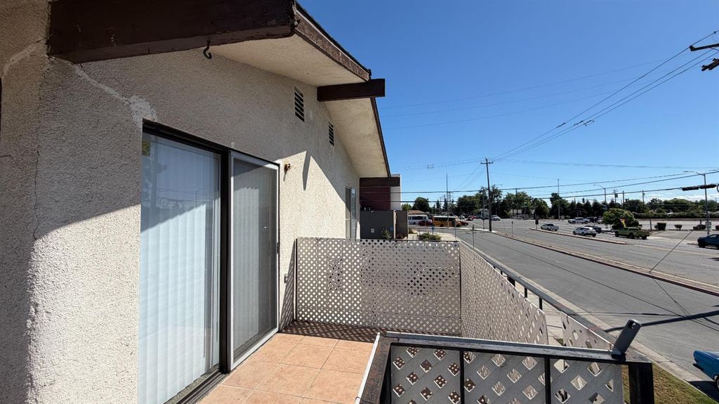 Image 25 of property listing at 2514 E Andrews Avenue, Fresno, CA 93726