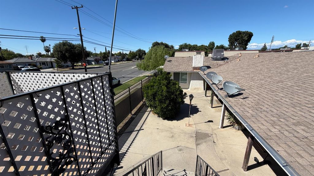 Image 26 of property listing at 2514 E Andrews Avenue, Fresno, CA 93726