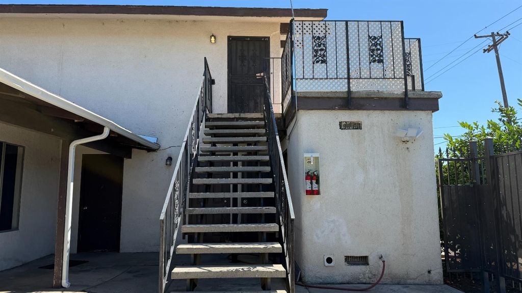 Image 28 of property listing at 2514 E Andrews Avenue, Fresno, CA 93726