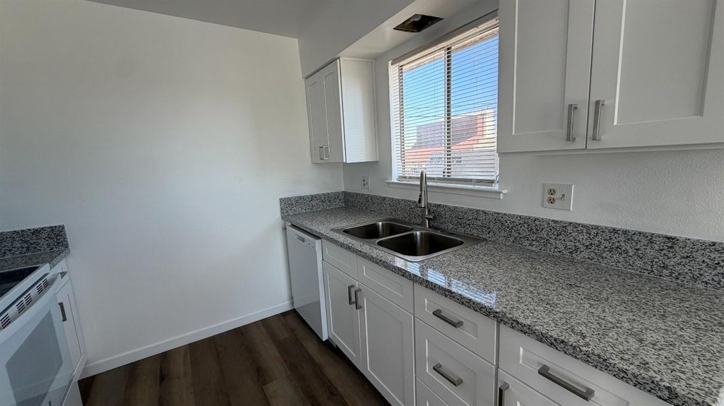 Image 3 of property listing at 2514 E Andrews Avenue, Fresno, CA 93726