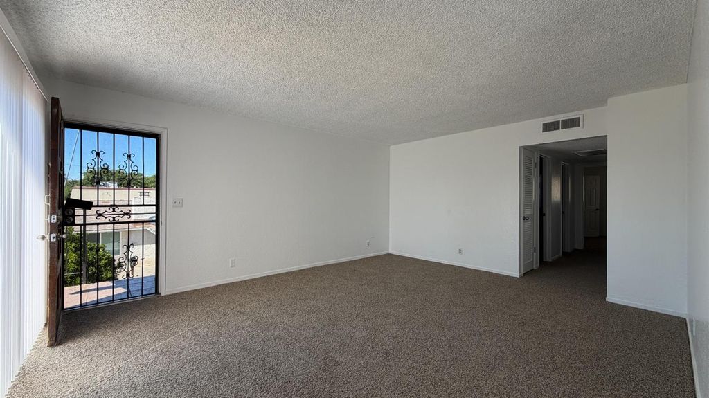 Image 5 of property listing at 2514 E Andrews Avenue, Fresno, CA 93726