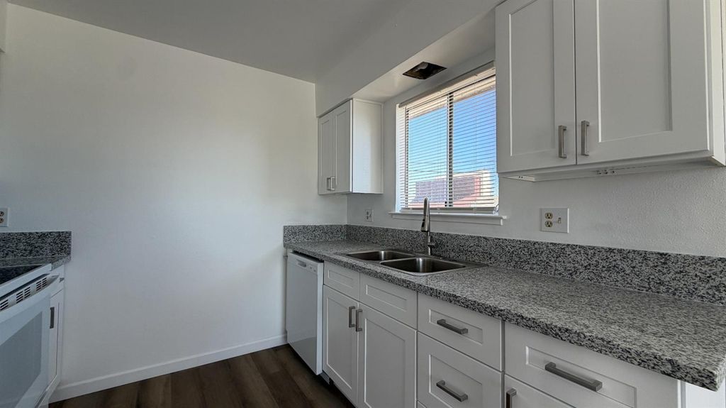 Image 9 of property listing at 2514 E Andrews Avenue, Fresno, CA 93726