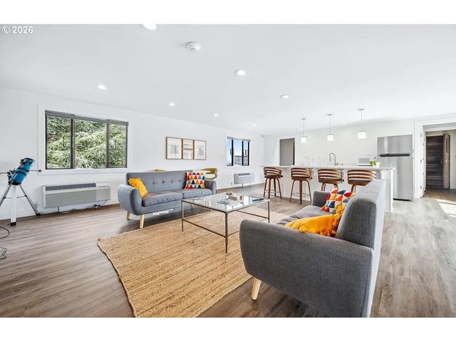 2021 Sw MAIN St 33, Portland, OR 97205