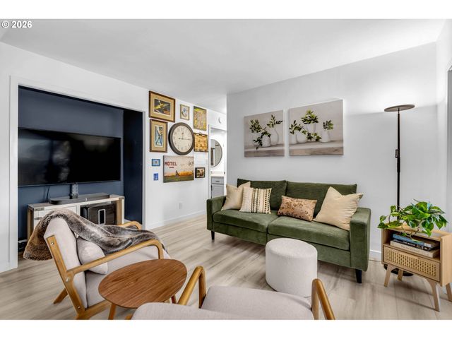 2021 Sw MAIN St 33, Portland, OR 97205