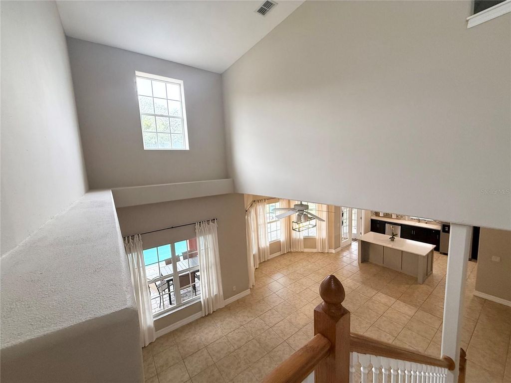 Image 11 of property listing at 104 VISTA LOOP, Davenport, FL 33897