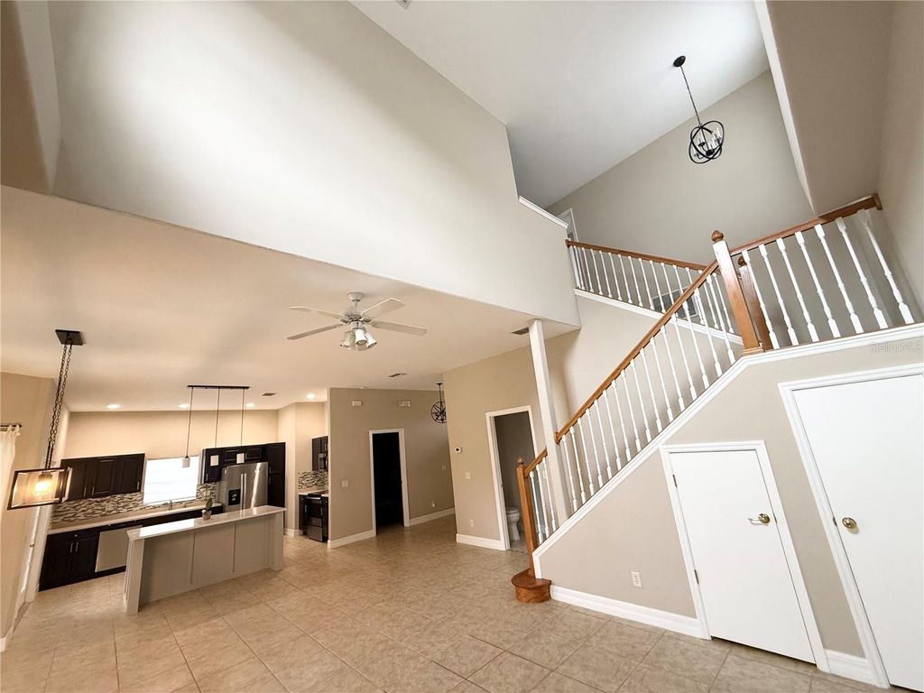 Image 13 of property listing at 104 VISTA LOOP, Davenport, FL 33897