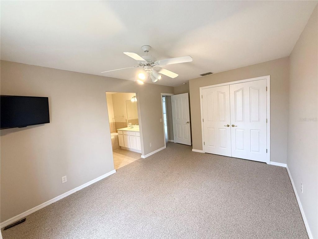 Image 16 of property listing at 104 VISTA LOOP, Davenport, FL 33897