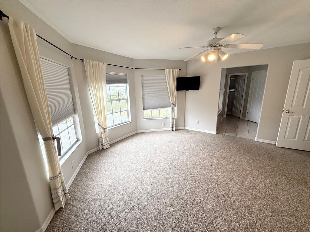 Image 18 of property listing at 104 VISTA LOOP, Davenport, FL 33897