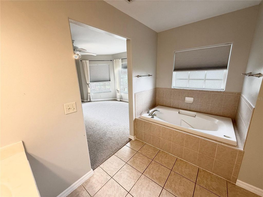 Image 22 of property listing at 104 VISTA LOOP, Davenport, FL 33897