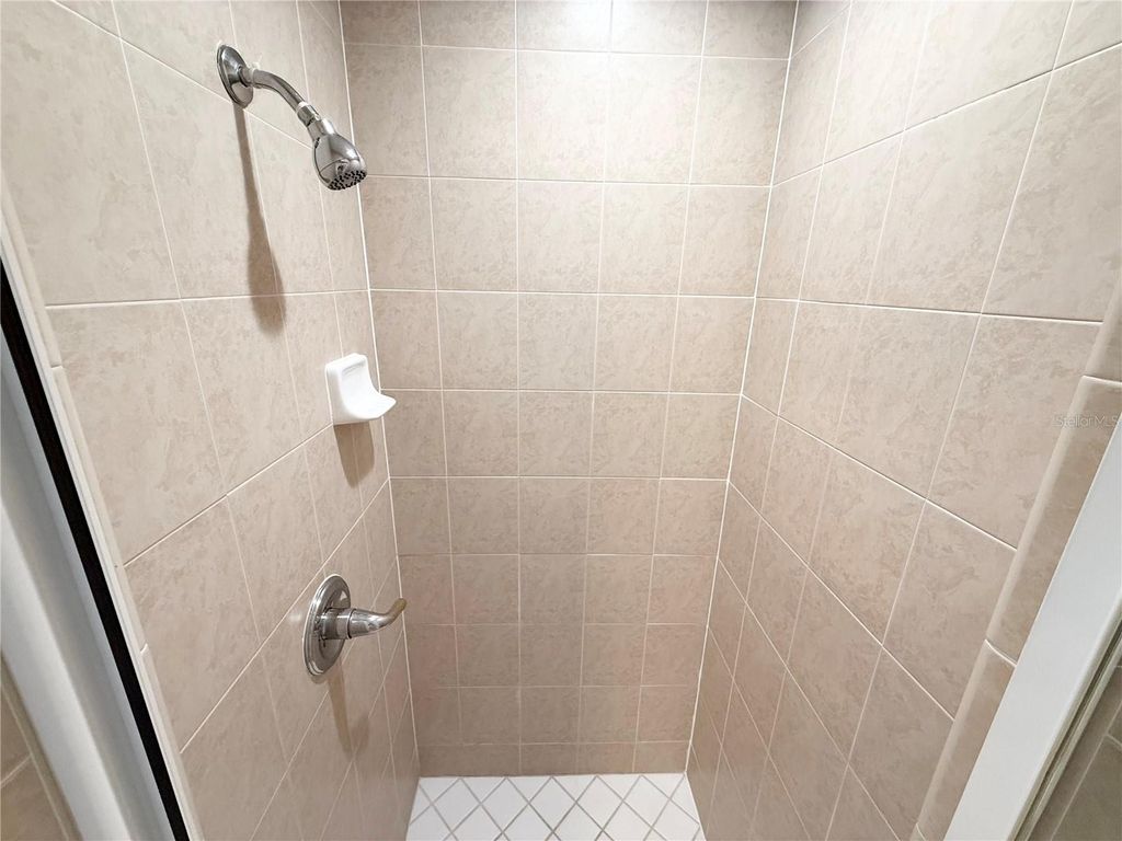 Image 23 of property listing at 104 VISTA LOOP, Davenport, FL 33897