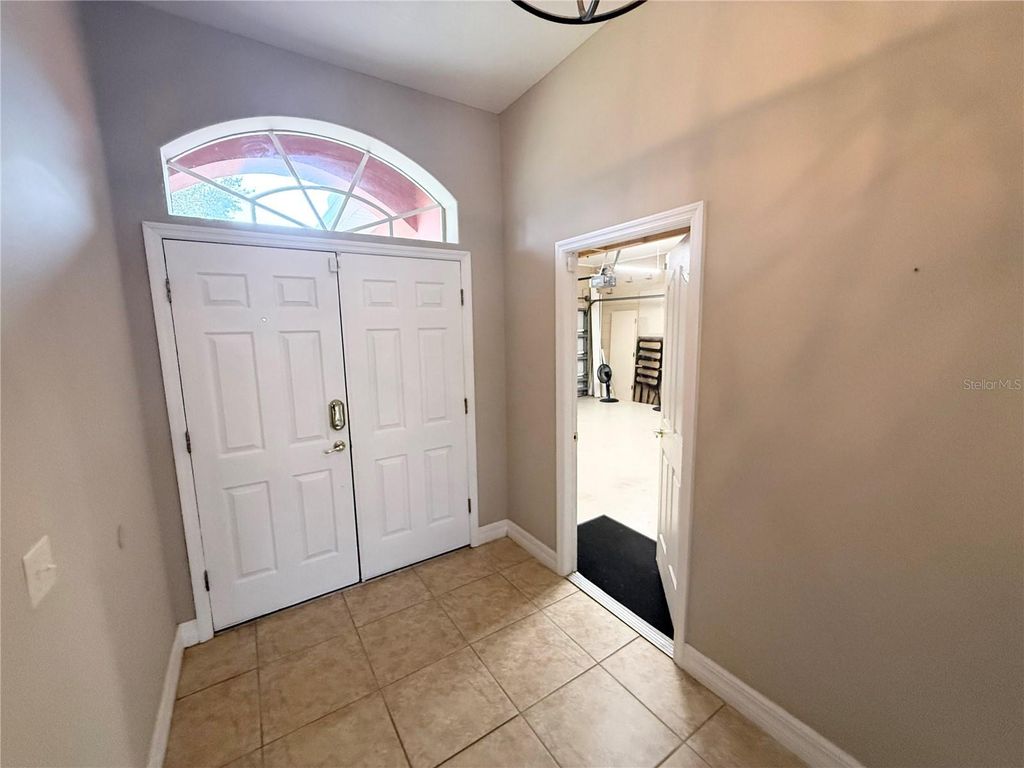 Image 5 of property listing at 104 VISTA LOOP, Davenport, FL 33897