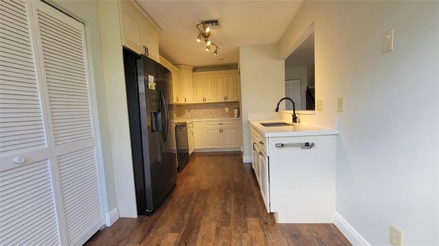 401 SW 158th Terrace 205, Pembroke Pines, FL 33027