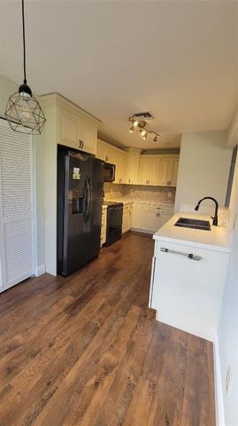 401 SW 158th Terrace 205, Pembroke Pines, FL 33027