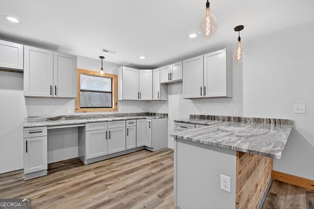 569 Number 20 Mine Road, Mccaysville, GA 30555