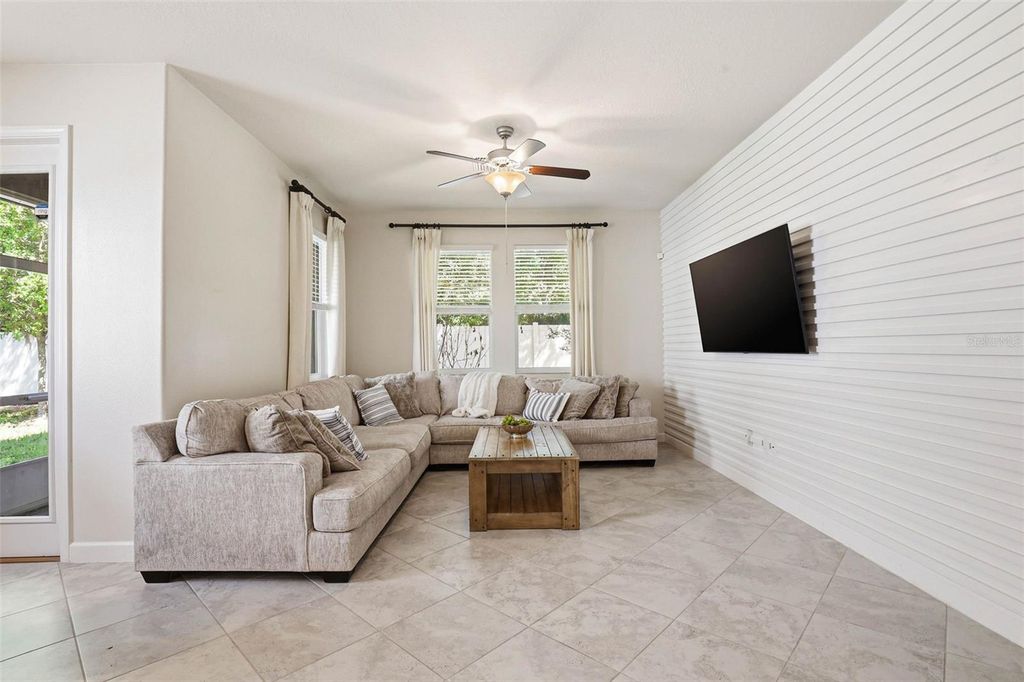 Image 13 of property listing at 6617 CITRUS CREEK LANE, Tampa, FL 33625