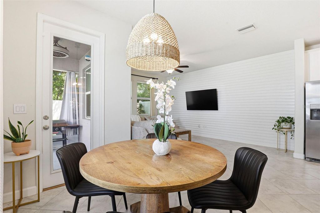 Image 16 of property listing at 6617 CITRUS CREEK LANE, Tampa, FL 33625