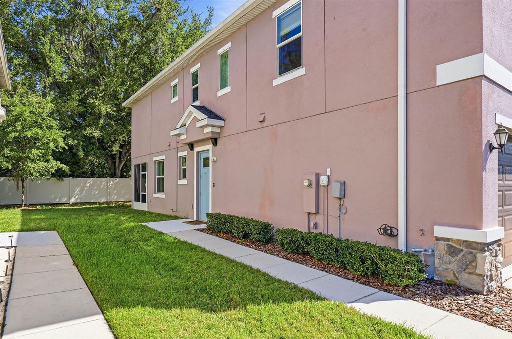 Image 3 of property listing at 6617 CITRUS CREEK LANE, Tampa, FL 33625