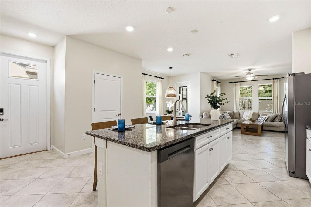 Image 4 of property listing at 6617 CITRUS CREEK LANE, Tampa, FL 33625