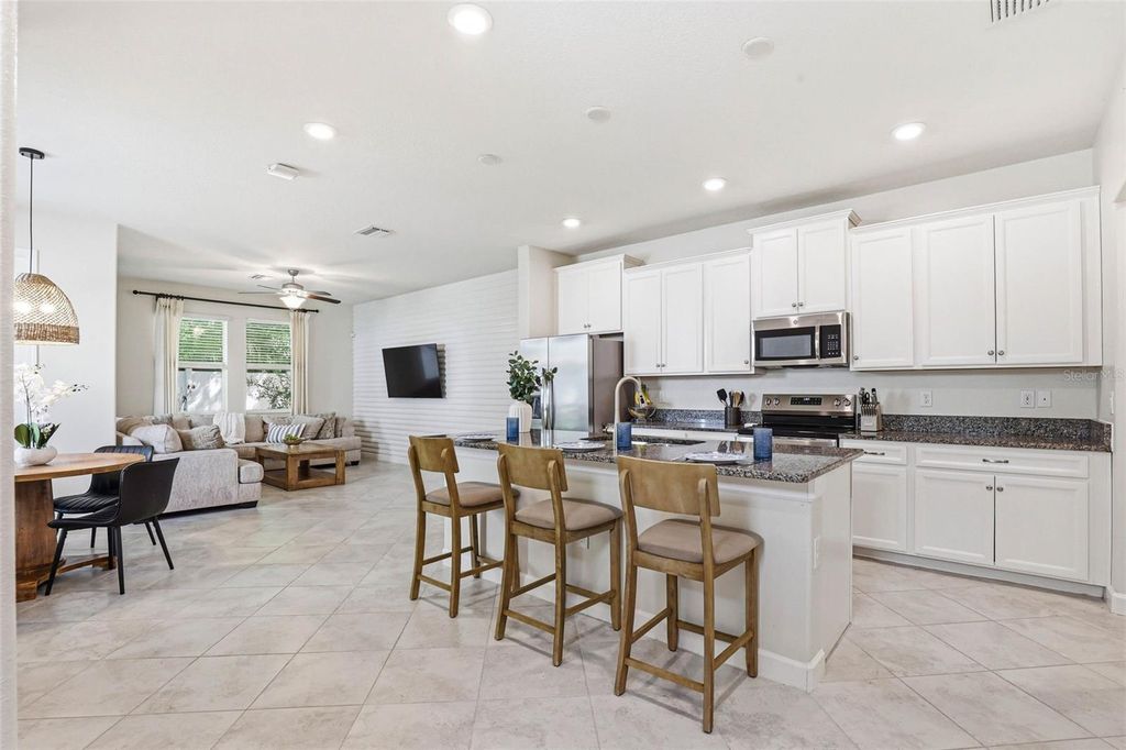 Image 5 of property listing at 6617 CITRUS CREEK LANE, Tampa, FL 33625