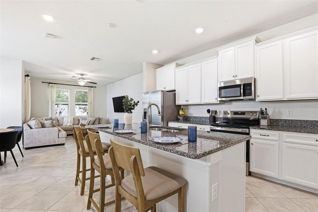 Image 6 of property listing at 6617 CITRUS CREEK LANE, Tampa, FL 33625