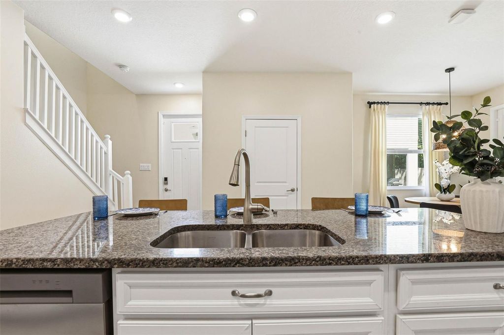 Image 7 of property listing at 6617 CITRUS CREEK LANE, Tampa, FL 33625