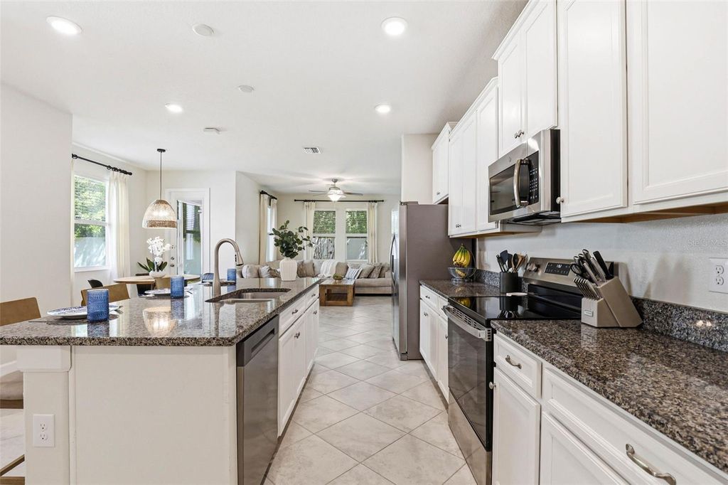 Image 10 of property listing at 6617 CITRUS CREEK LANE, Tampa, FL 33625