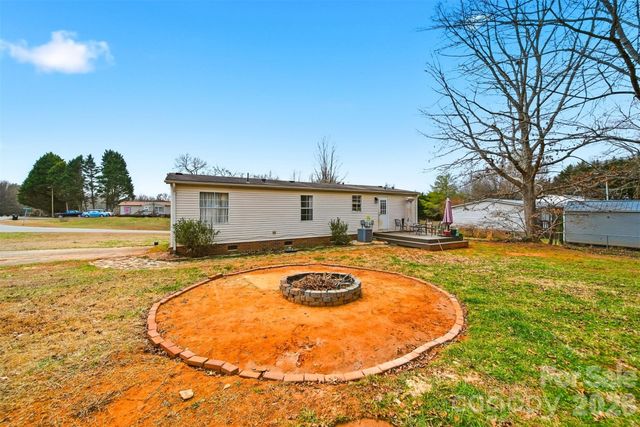 2404 Stones Throw Court, Lenoir, NC 28645