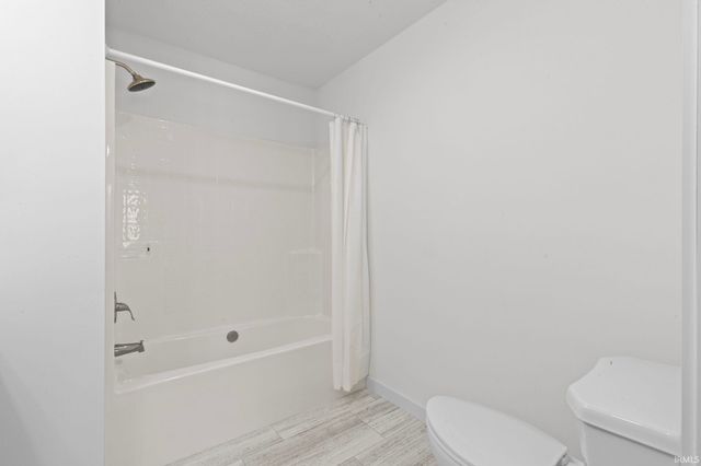 2204 Kemble Avenue, South Bend, IN 46613