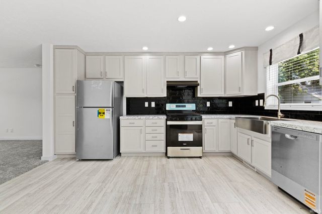 2204 Kemble Avenue, South Bend, IN 46613