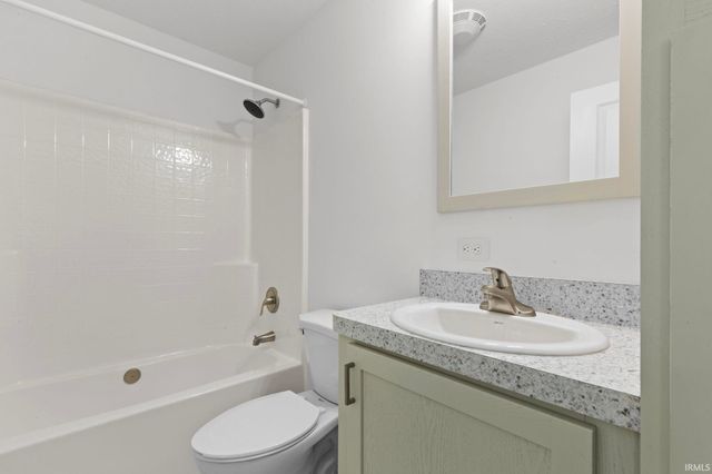 2204 Kemble Avenue, South Bend, IN 46613