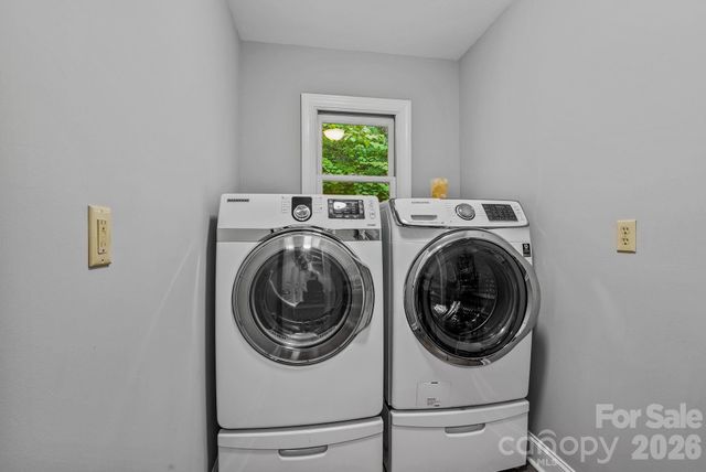 320 Woodland Drive, Swannanoa, NC 28778